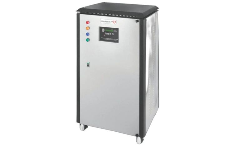 Почему стабилизатор перегружается, даже когда ничего не подключено