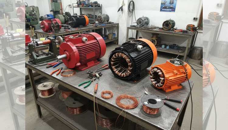 Процесс диагностики промышленного электродвигателя в сервисном центре Икс Пром Суппорт Москва